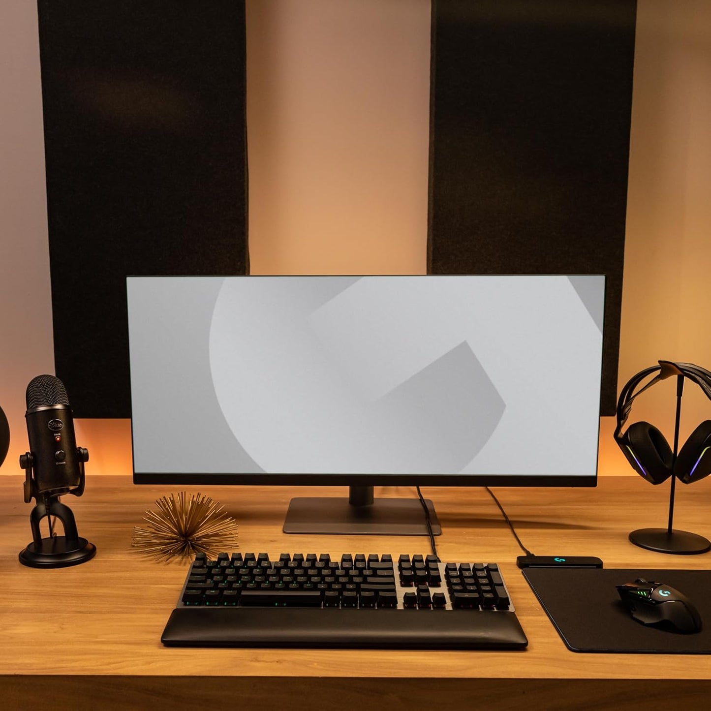 Logitech G733 LIGHTSPEED Con Micrófono Inalámbrico Para Gaming Con Diadema Con Suspensión, Ligeros, 29H De Batería, Negro