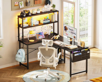Coleshome Escritorio Gaming En L Con LED Y Enchufes, 110 × 80 Cm Escritorio Gamer Reversible Con Estantes, Escritorio Esquinero Con Bolsa De Almacenamiento Y Gancho.